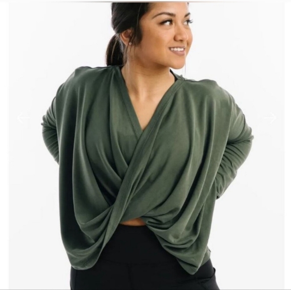 Zyia Active Cutsie Twist Shawl Top Size Large - Picture 2 of 11